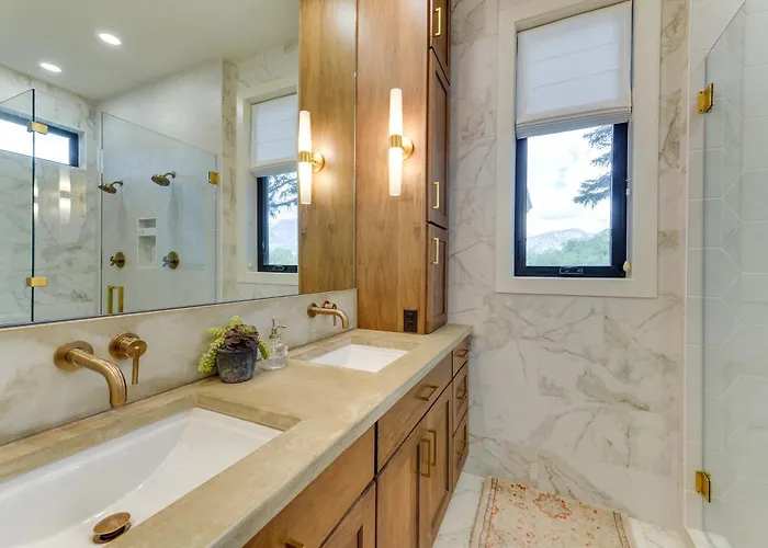 Modern Turnerville W/ Hot Tub & Scenic Views Thayne