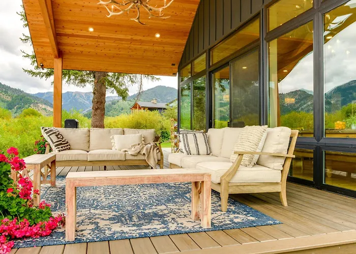 Modern Turnerville W/ Hot Tub & Scenic Views