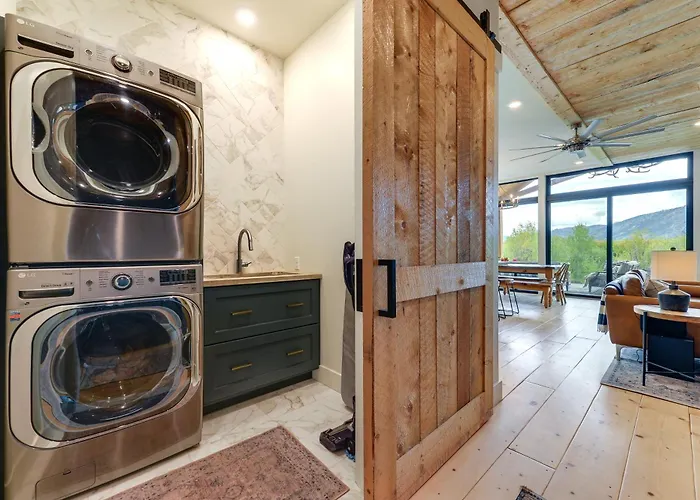 Modern Turnerville W/ Hot Tub & Scenic Views Holiday home