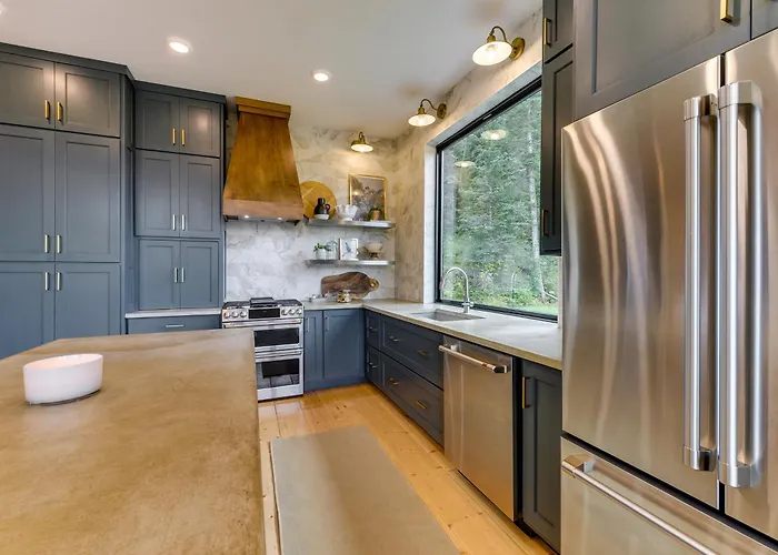 Modern Turnerville W/ Hot Tub & Scenic Views Holiday home