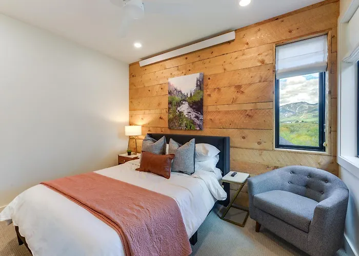 Modern Turnerville W/ Hot Tub & Scenic Views *