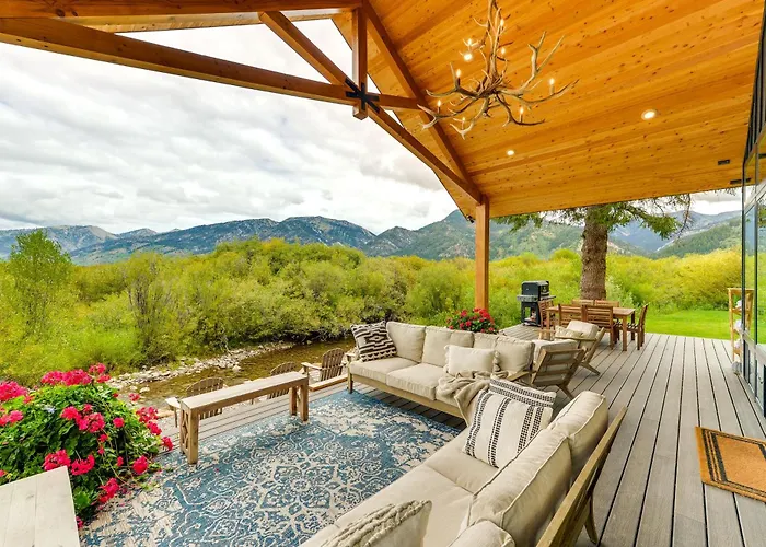 Modern Turnerville W/ Hot Tub & Scenic Views