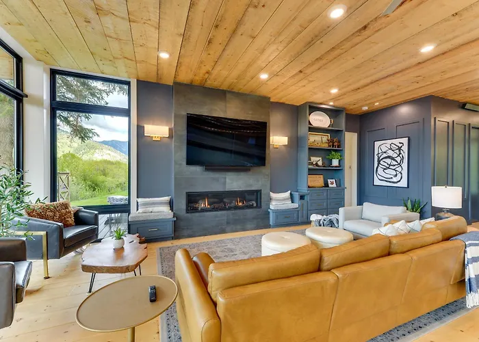 Holiday home Modern Turnerville W/ Hot Tub & Scenic Views *