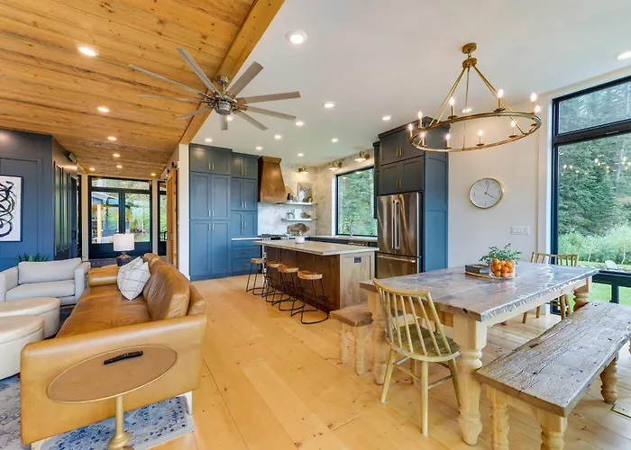 Holiday home Modern Turnerville W/ Hot Tub & Scenic Views *