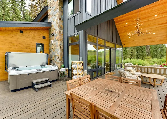 Modern Turnerville W/ Hot Tub & Scenic Views Thayne